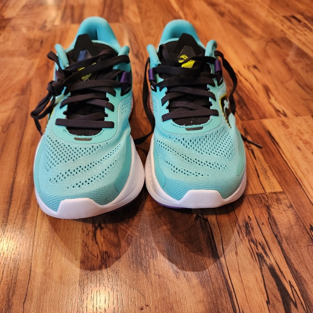 NWOT Saucony Women's Sneakers